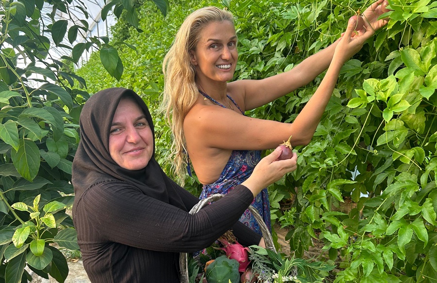 MANAVGAT’IN TROPİKAL KRALİÇESİ ŞEVKİYE DURGUN, RENKLİ BİR ETKİNLİĞE HAZIRLANIYOR!