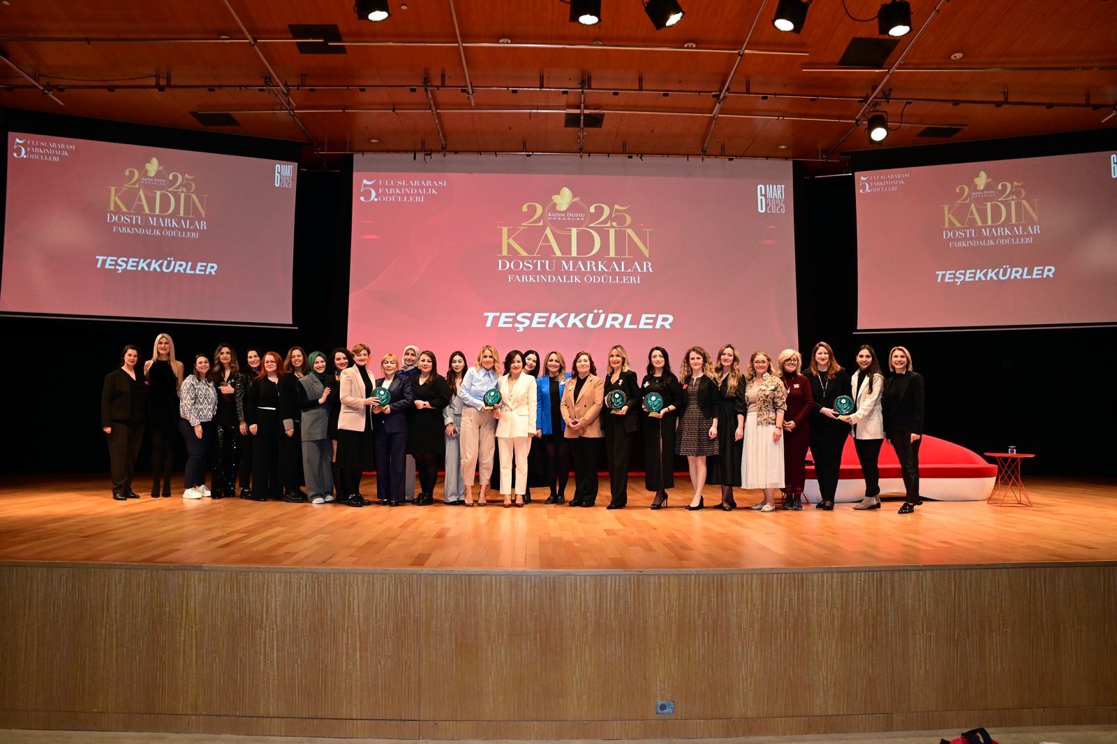 6. Uluslararası Kadın Dostu Markalar Farkındalık Ödülleri için Başvurular Açıldı.