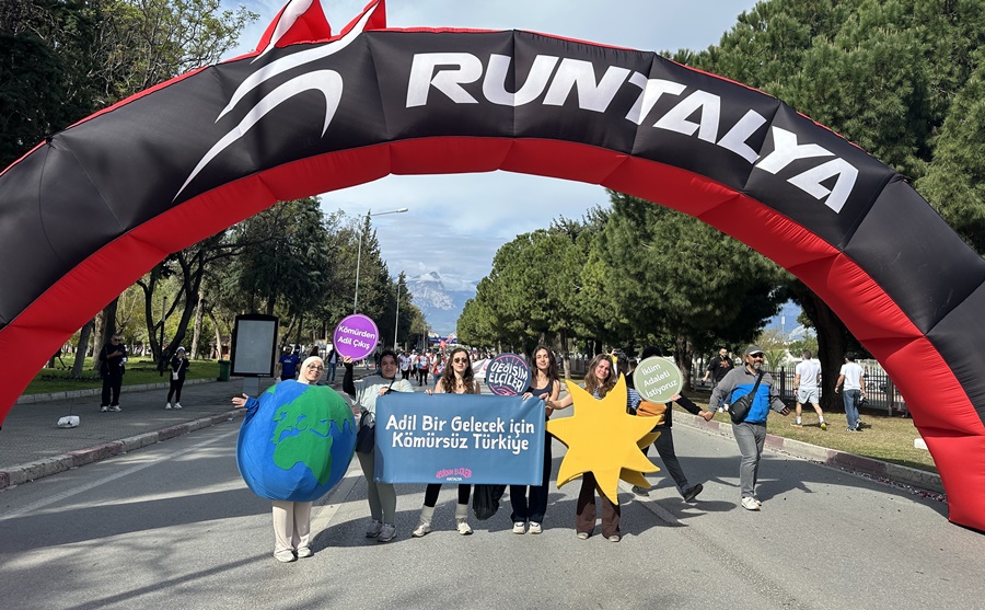 GENÇLER RUNTALYA’DA KÖMÜRDEN ADİL ÇIKIŞ TALEBİYLE KOŞTU