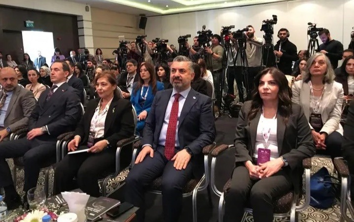 RTÜK VE CKD TÜRK MEDYASININ KADINA YÖNELİK  ŞİDDETTE SORUMLULUĞUNU ÇALIŞTAYDA KRİTİK ETTİ