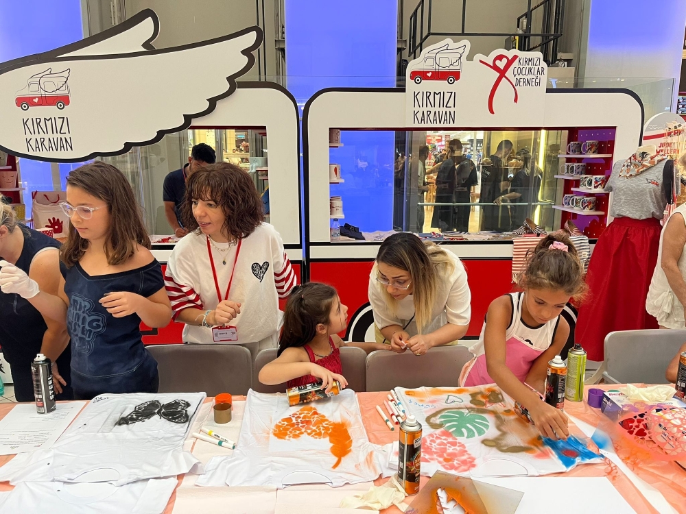 KIRMIZI KARAVAN, AKASYA’DAN YOLA ÇIKTI