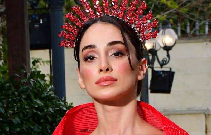 BUSE ILGAZ'TAN FİLİSTİN'E SESSİZ BİR SELAM