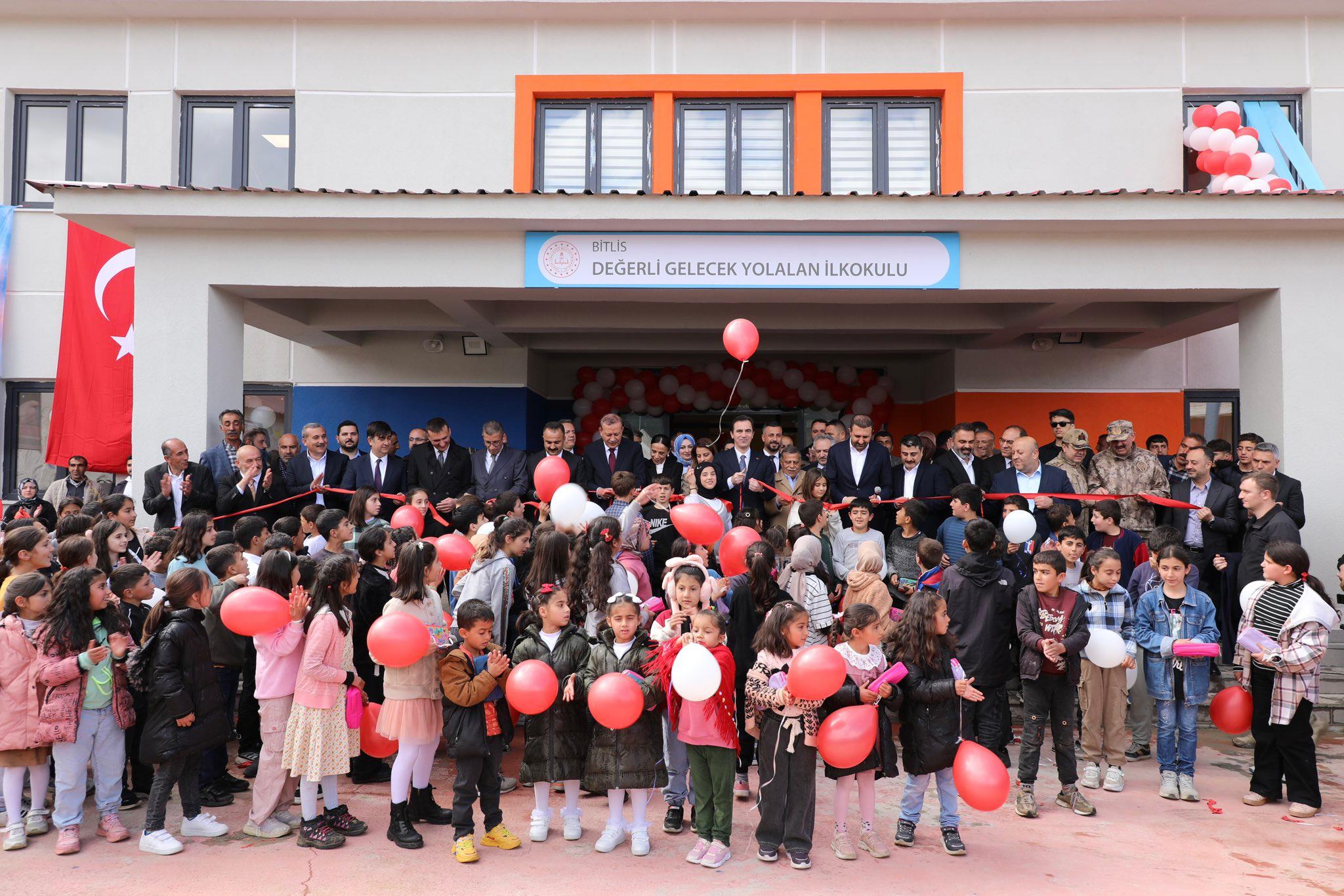 DEĞERLİ GELECEK YOLALAN İLKOKULU AÇILIŞINDA EMEĞİ GEÇENLER BİR ARAYA GELDİ!