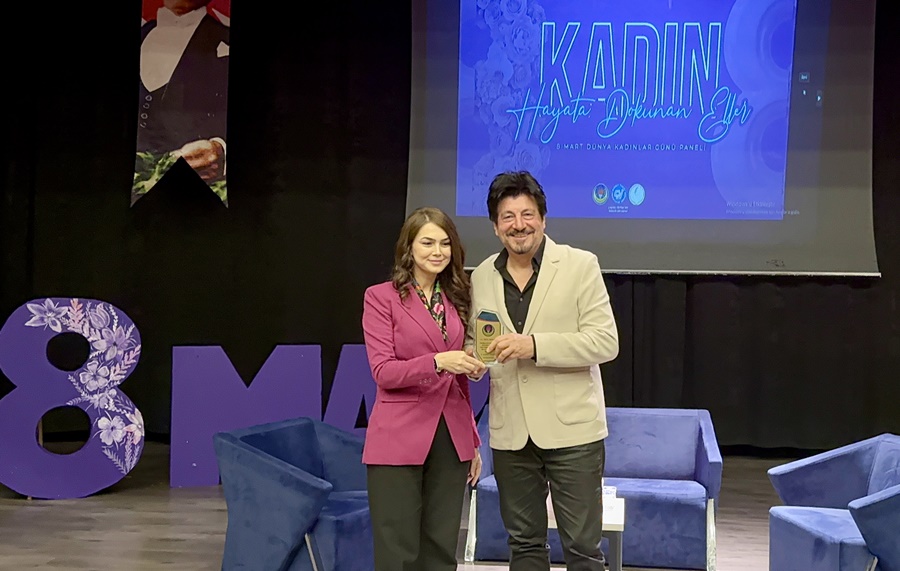 EKİN AKKAŞ'DAN KADINLAR GÜNÜNE HALAYLI KUTLAMA