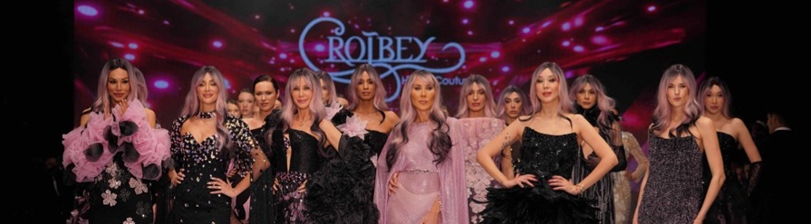 GALA DEFİLESİNDE YILDIZLAR GEÇİDİ